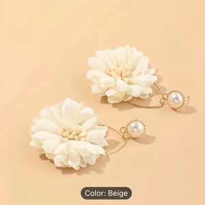 NEW Vintage dangling earrings classic